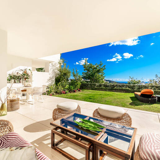 Luxury Corner Apartment with Private Garden in Palo Alto