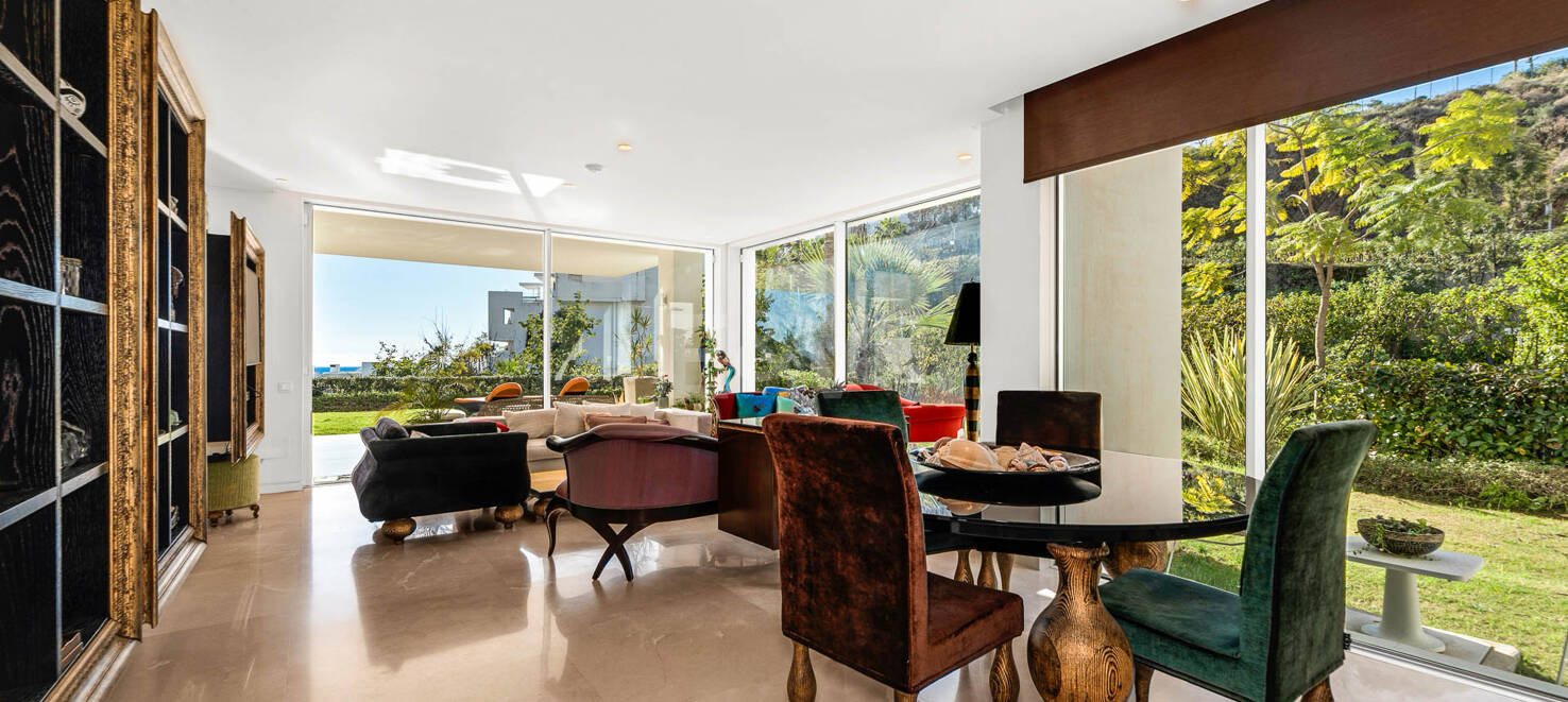 Luxury Corner Apartment with Private Garden in Palo Alto