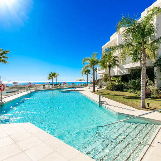 Luxury Corner Apartment with Private Garden in Palo Alto