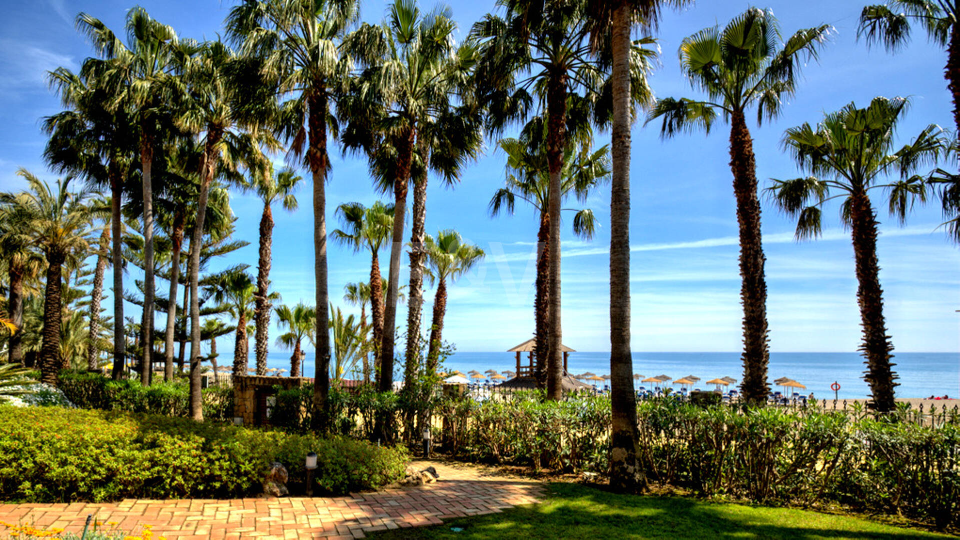 Exklusives Apartment mit direktem Strandzugang in bester Lage an der Goldenen Meile