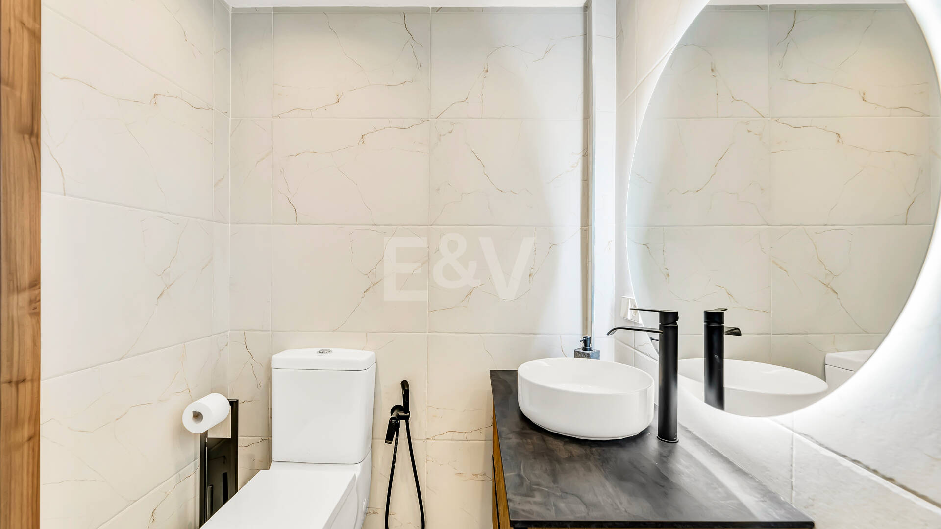 Exklusives Apartment mit direktem Strandzugang in bester Lage an der Goldenen Meile