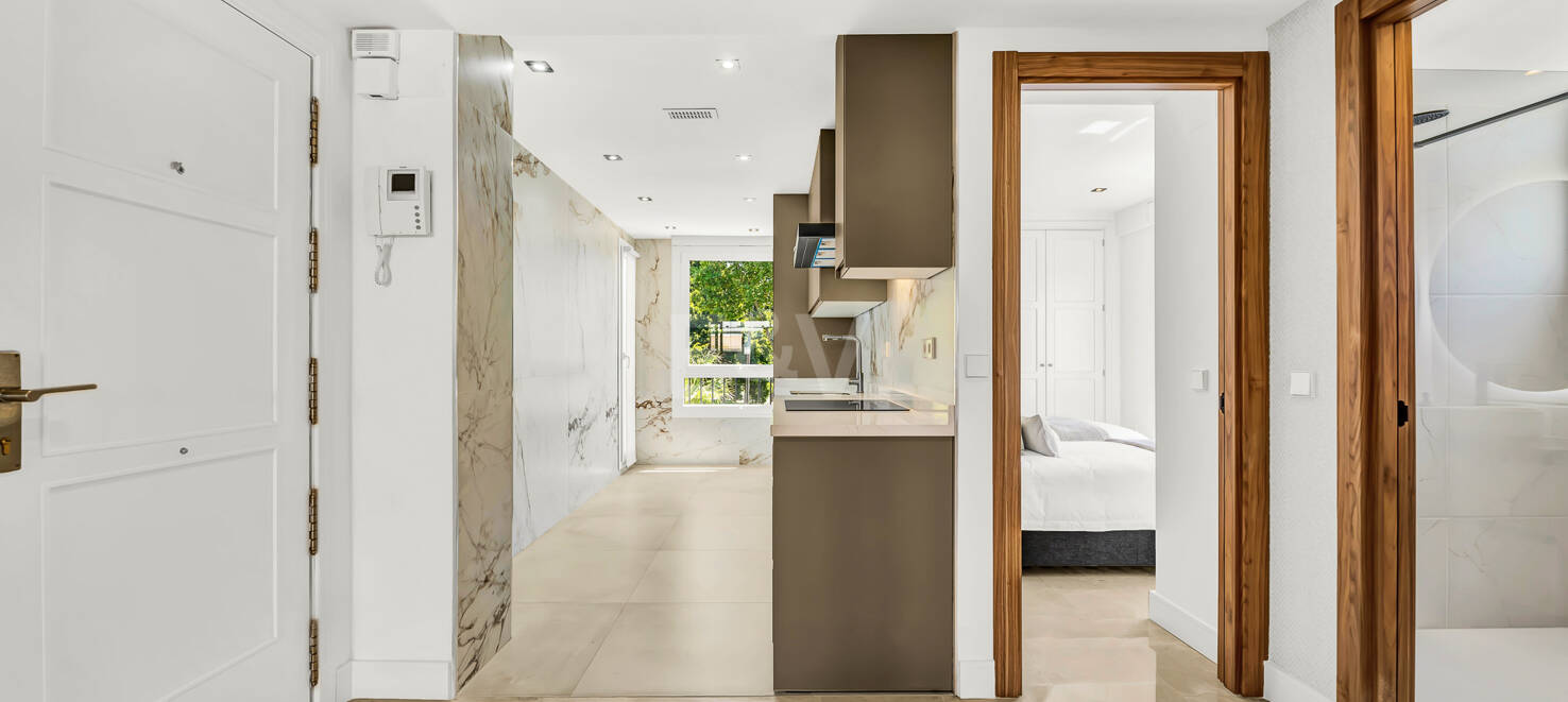 Exclusive Apartment with Direct Beach access in Prime Location on the Golden Mile