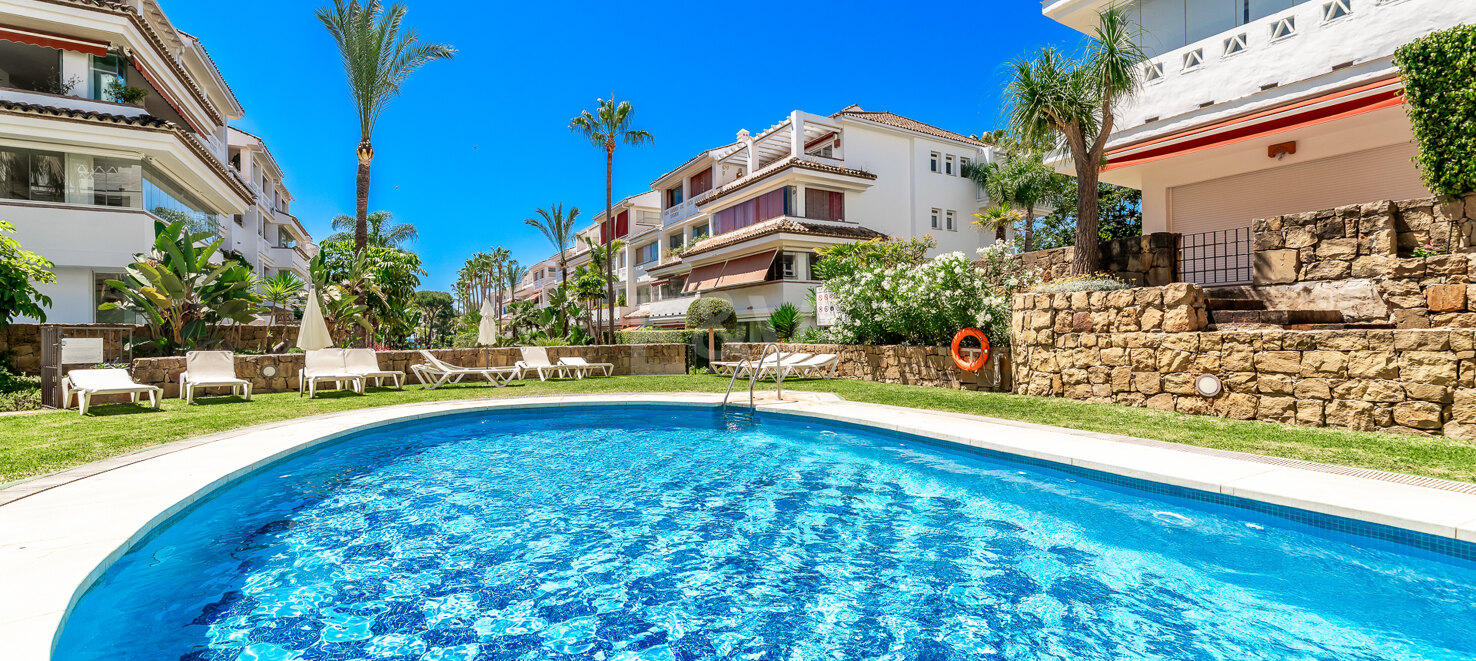 Exclusive Apartment with Direct Beach Access in Marbella´s Las Cañas Beach