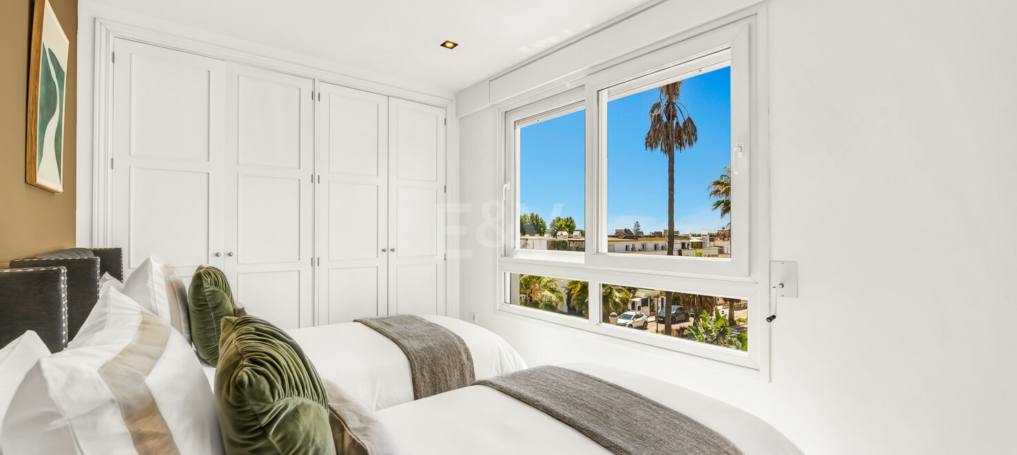 Exclusive Apartment with Direct Beach Access in Marbella´s Las Cañas Beach