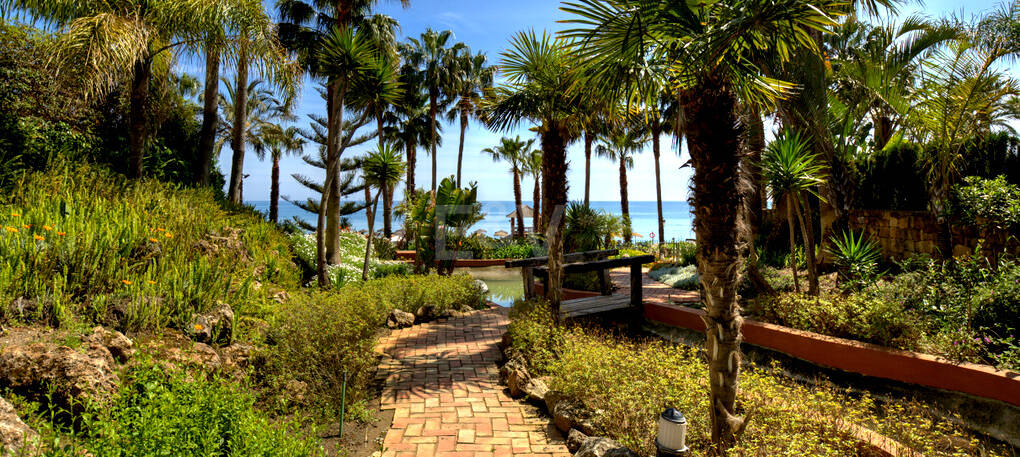 Exclusive Apartment with Direct Beach access in Prime Location on the Golden Mile