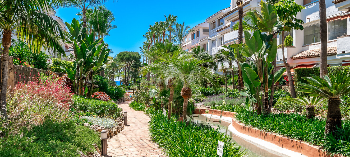 Exclusive Apartment with Direct Beach Access in Marbella´s Las Cañas Beach