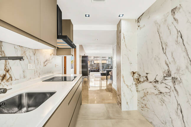 Exklusives Apartment mit direktem Strandzugang in bester Lage an der Goldenen Meile