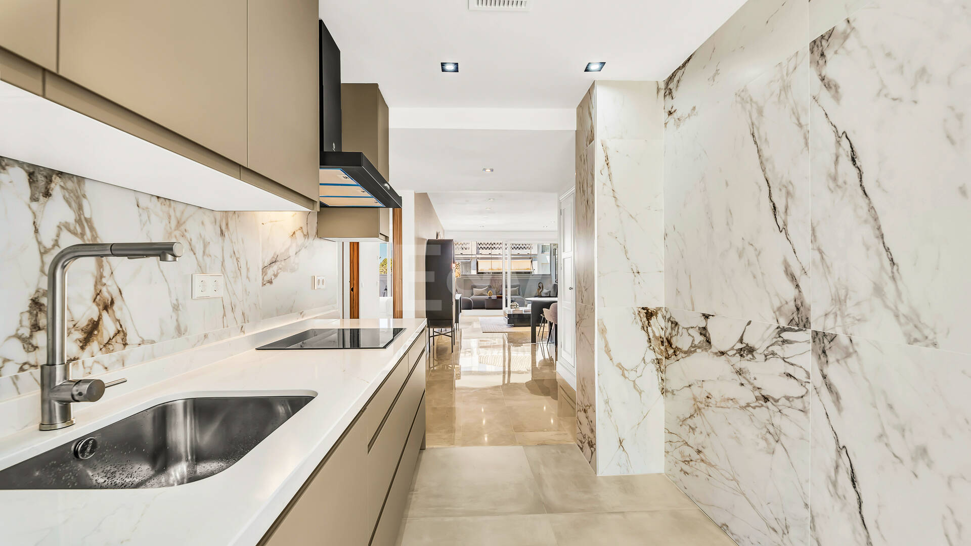 Exklusives Apartment mit direktem Strandzugang in bester Lage an der Goldenen Meile