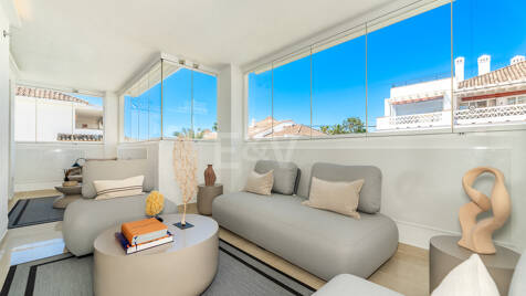 Exclusivo apartamento con acceso directo a la playa en una ubicación privilegiada en la Milla de Oro