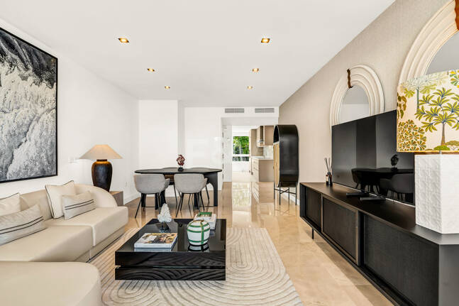 Exklusives Apartment mit direktem Strandzugang in bester Lage an der Goldenen Meile