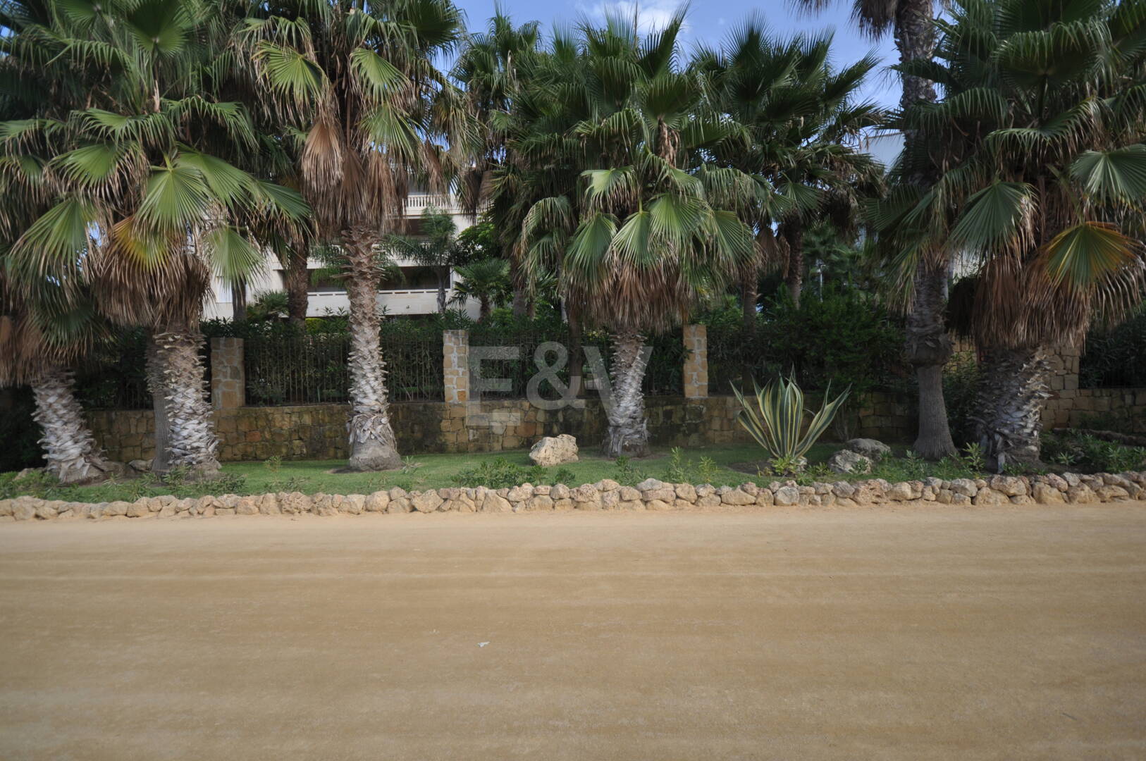 Exklusives Apartment mit direktem Strandzugang in bester Lage an der Goldenen Meile