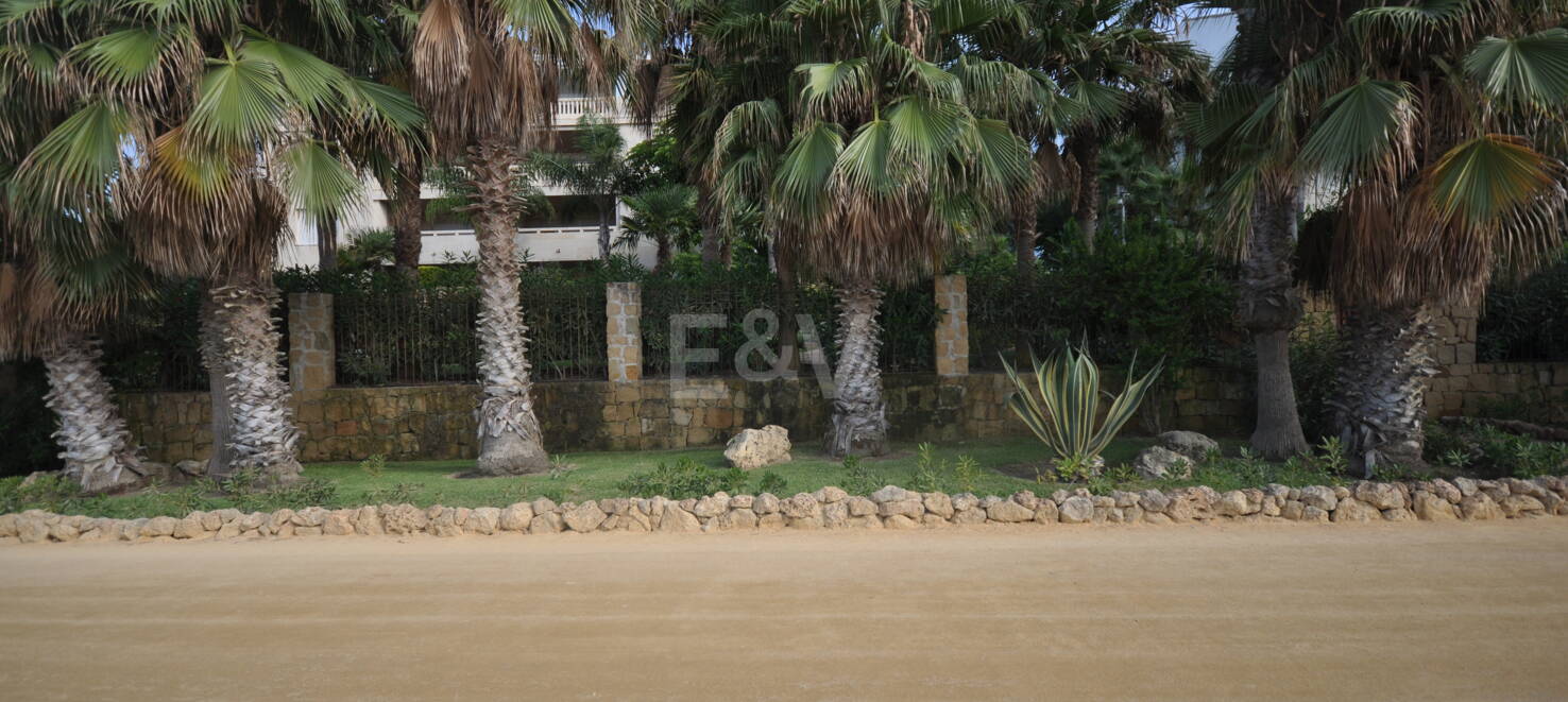 Exclusive Apartment with Direct Beach access in Prime Location on the Golden Mile