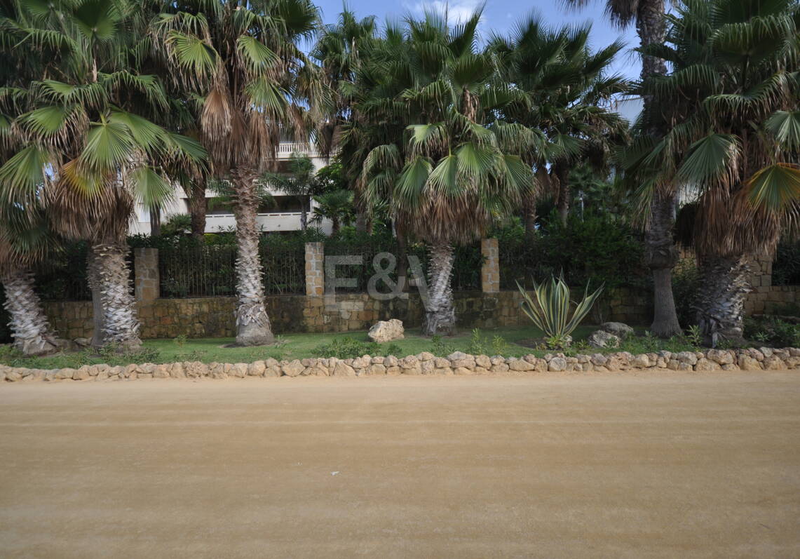 Exklusives Apartment mit direktem Strandzugang in bester Lage an der Goldenen Meile
