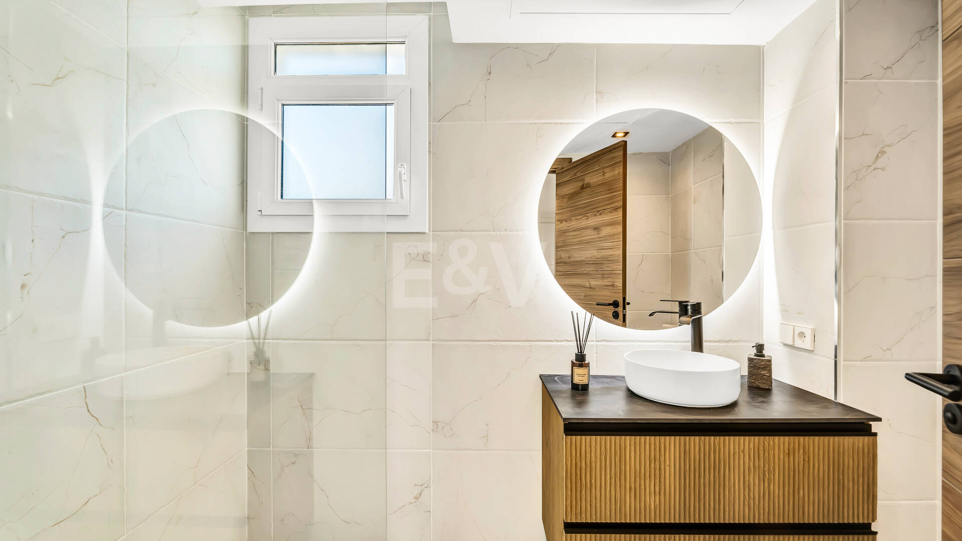 Exklusives Apartment mit direktem Strandzugang in bester Lage an der Goldenen Meile