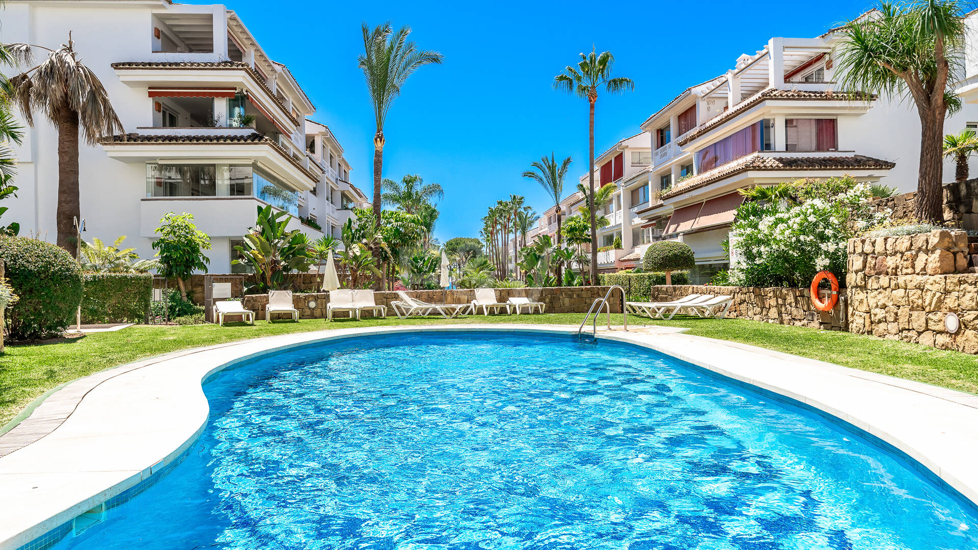 Exklusives Apartment mit direktem Strandzugang in bester Lage an der Goldenen Meile