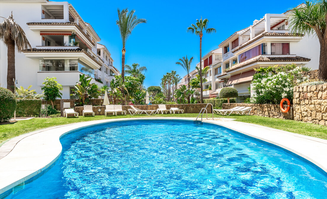 Exclusive Apartment with Direct Beach Access in Marbella´s Las Cañas Beach