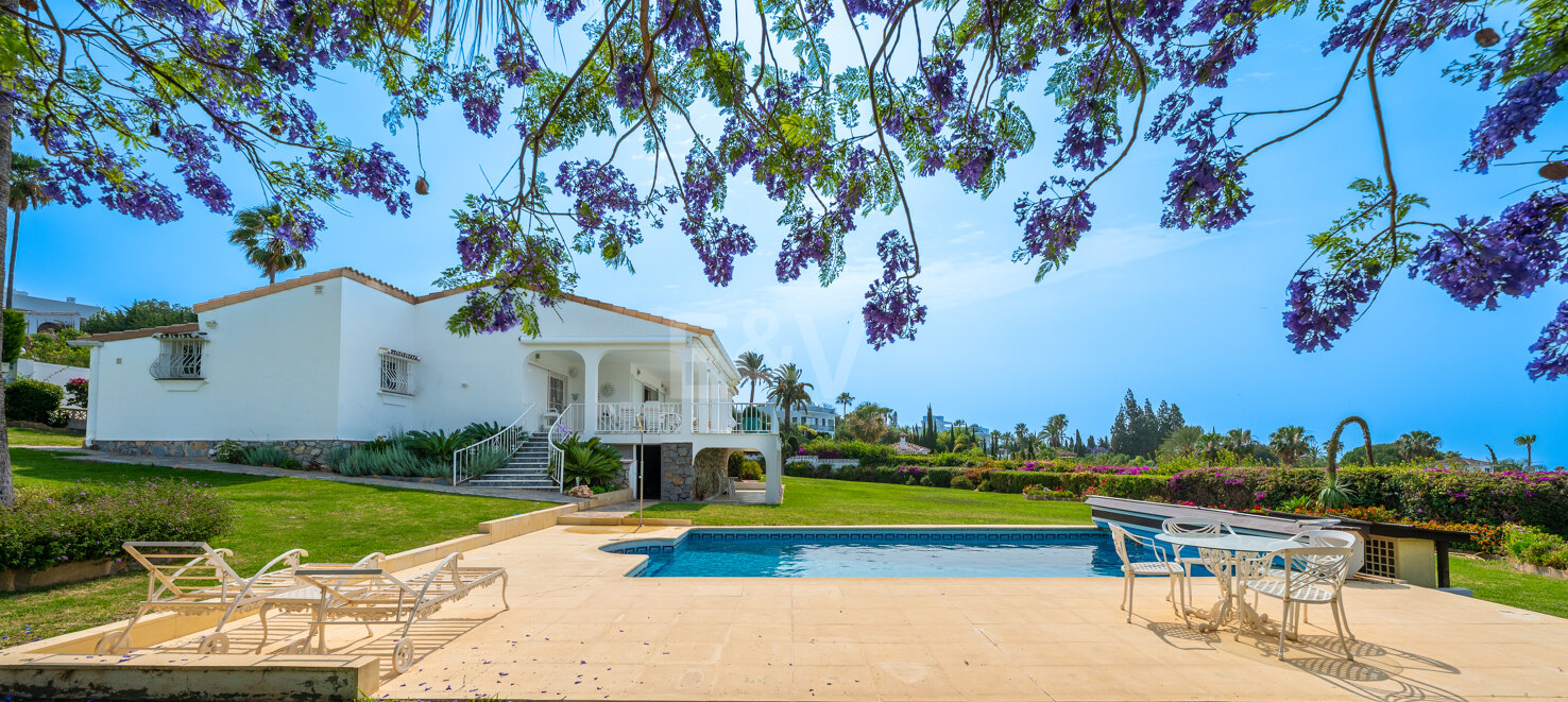 Exceptional Investment Opportunity – Vast Plot with Stunning Sea Views in Nagüeles