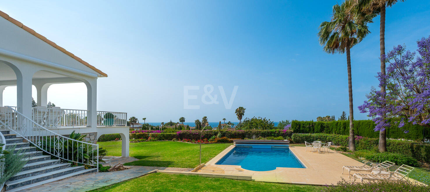 Exceptional Investment Opportunity – Vast Plot with Stunning Sea Views in Nagüeles