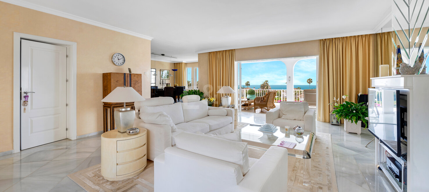 Exceptional Investment Opportunity – Vast Plot with Stunning Sea Views in Nagüeles