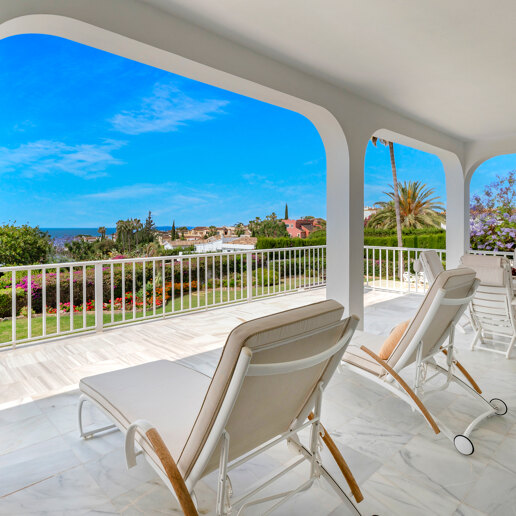 Exceptional Investment Opportunity – Vast Plot with Stunning Sea Views in Nagüeles
