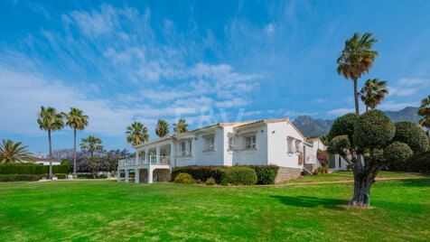 Exceptional Investment Opportunity – Vast Plot with Stunning Sea Views in Nagüeles