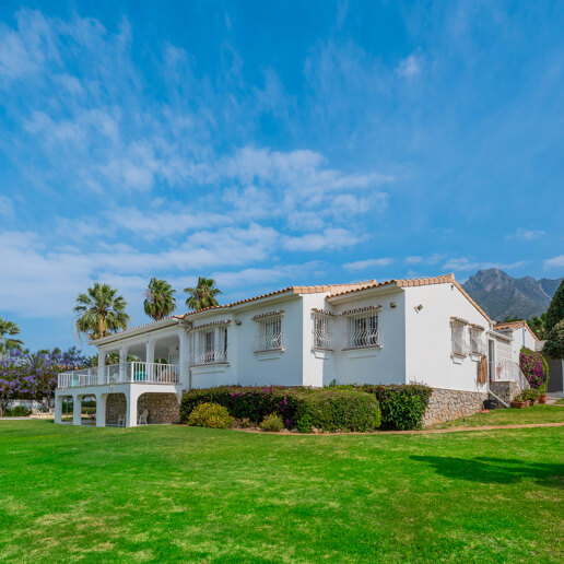 Exceptional Investment Opportunity – Vast Plot with Stunning Sea Views in Nagüeles
