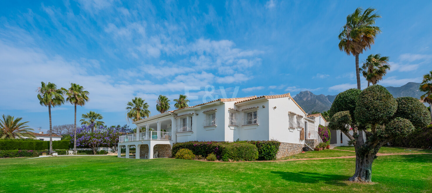 Exceptional Investment Opportunity – Vast Plot with Stunning Sea Views in Nagüeles