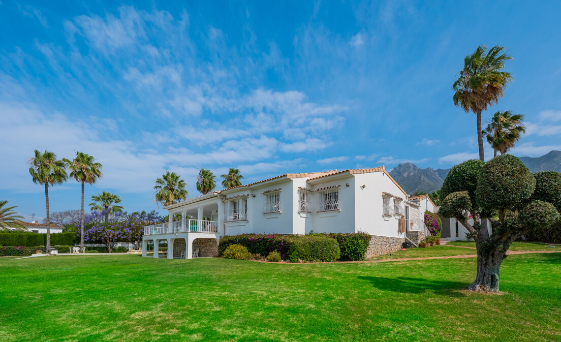 Exceptional Investment Opportunity – Vast Plot with Stunning Sea Views in Nagüeles