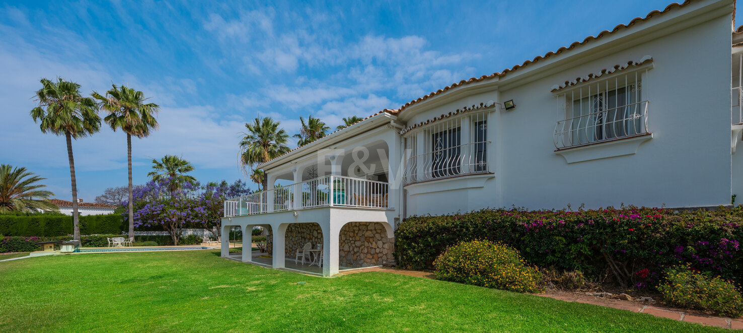 Exceptional Investment Opportunity – Vast Plot with Stunning Sea Views in Nagüeles