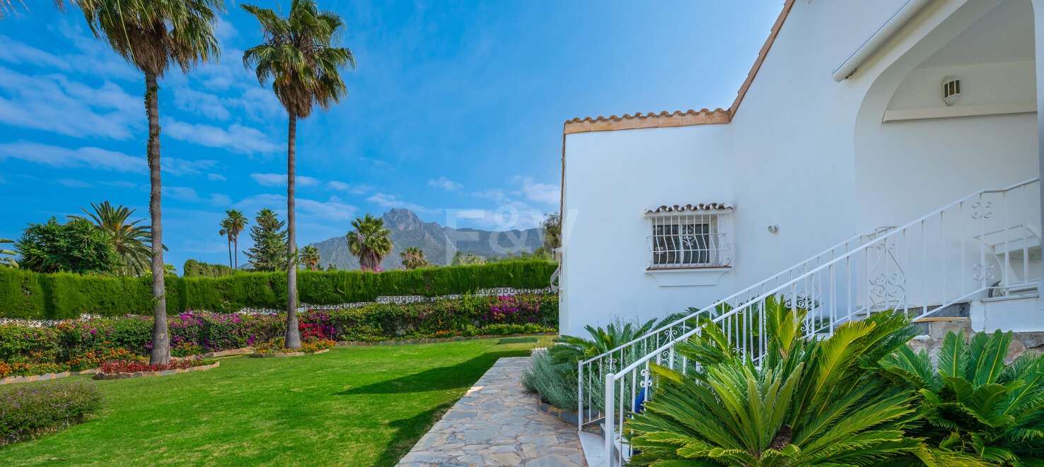Exceptional Investment Opportunity – Vast Plot with Stunning Sea Views in Nagüeles