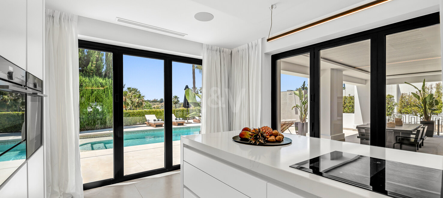 Modern Andalusian Villa with Breathtaking Sea Views
