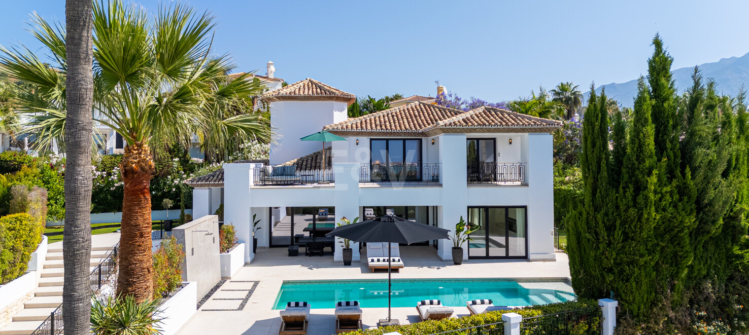 Modern Andalusian Villa with Breathtaking Sea Views