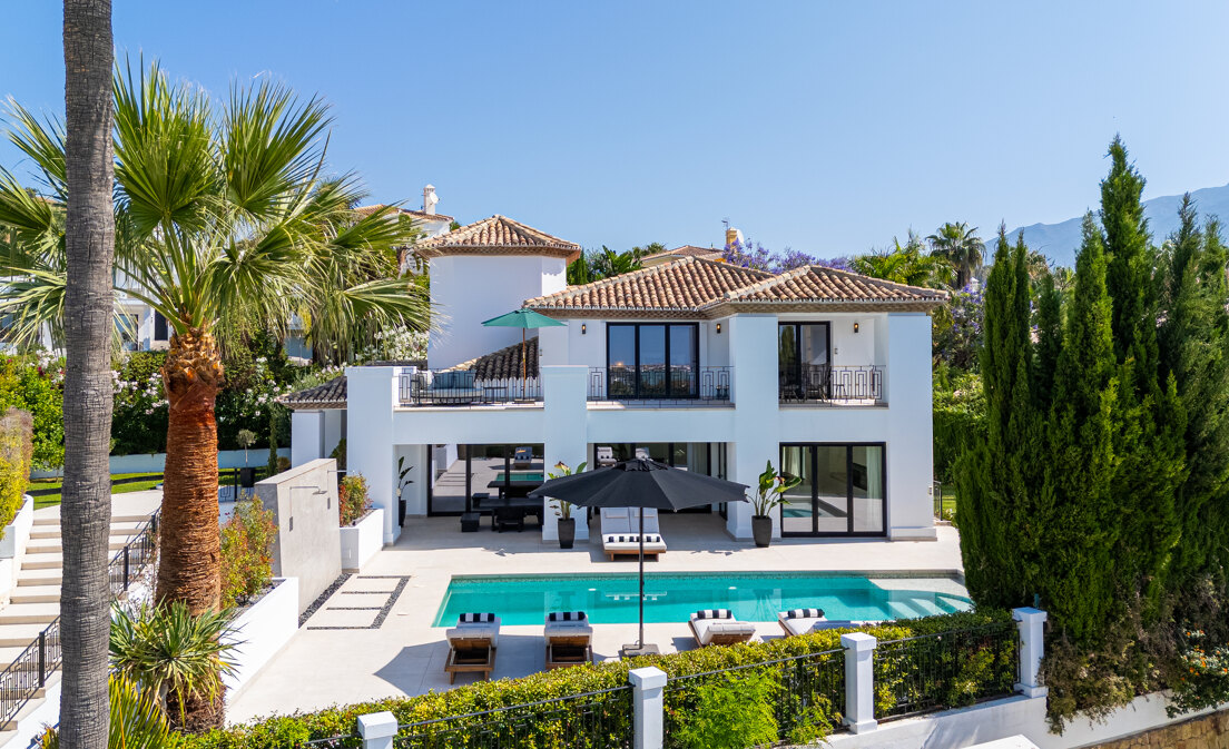 Modern andalusisk villa med havsutsikt