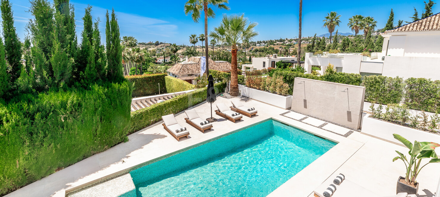 Modern Andalusian Villa with Breathtaking Sea Views