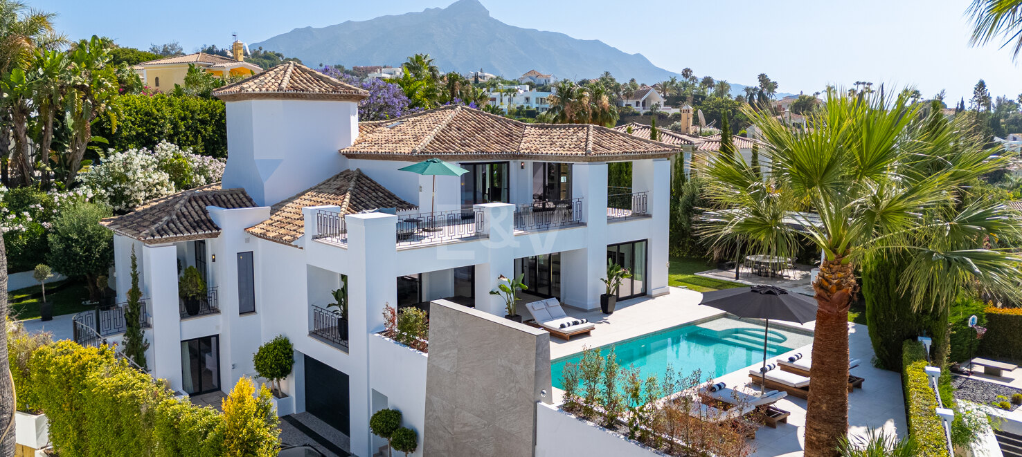 Modern Andalusian Villa with Breathtaking Sea Views
