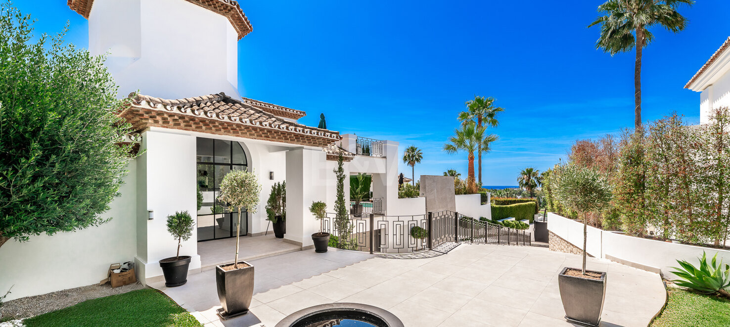 Modern Andalusian Villa with Breathtaking Sea Views