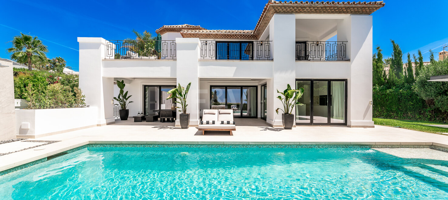 Modern Andalusian Villa with Breathtaking Sea Views