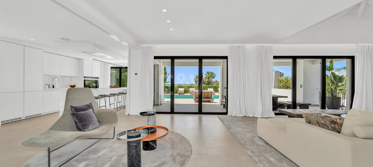 Modern Andalusian Villa with Breathtaking Sea Views