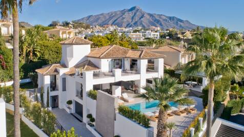 Modern andalusisk villa med havsutsikt