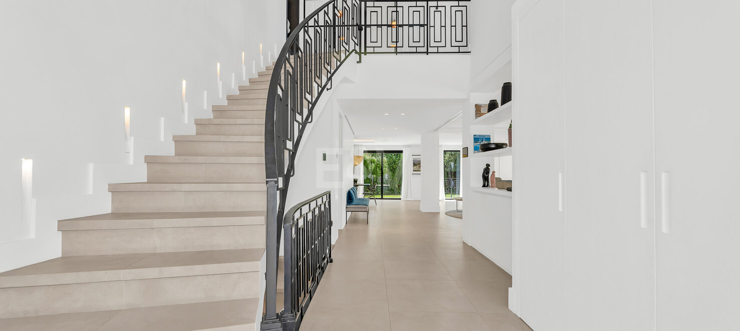 Modern Andalusian Villa with Breathtaking Sea Views