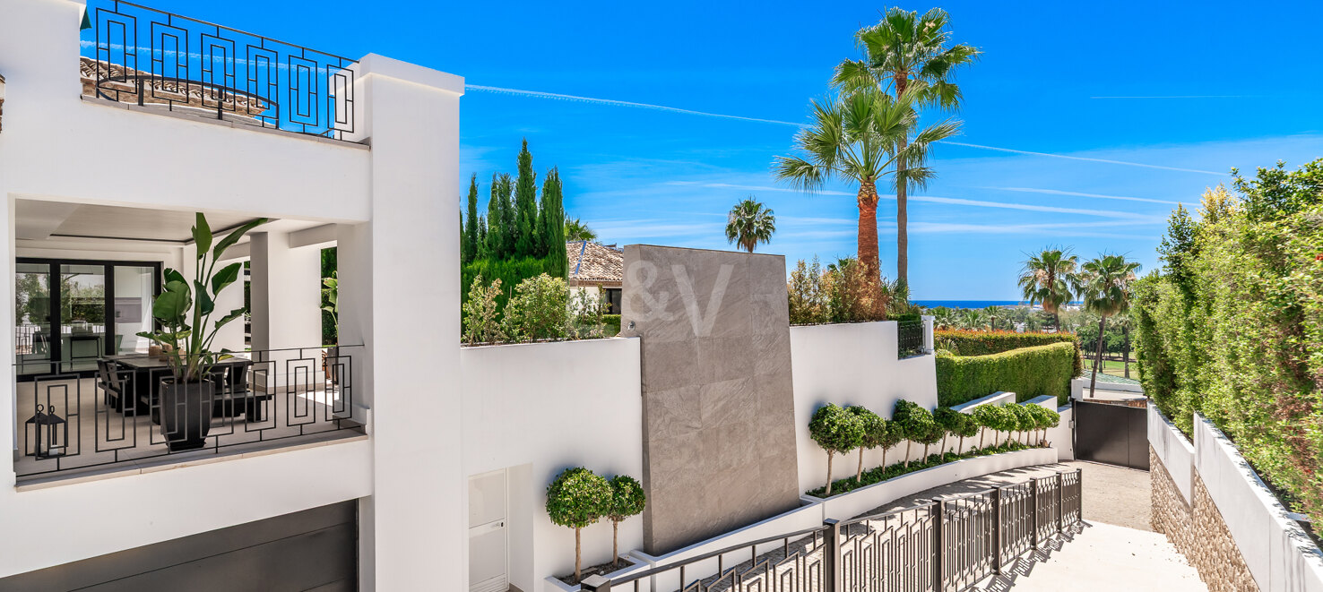 Modern Andalusian Villa with Breathtaking Sea Views