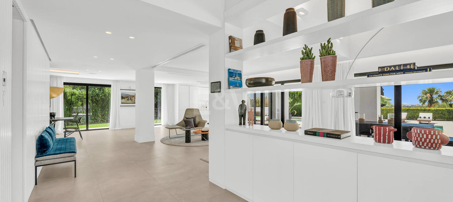 Villa andalouse moderne avec vue imprenable sur la mer