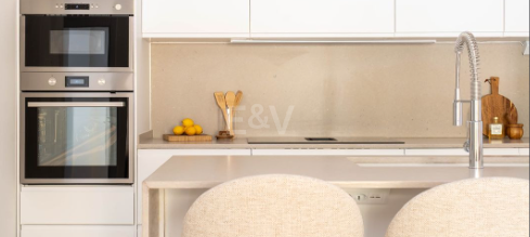 Elegant 4-bedroom apartment close to the beach