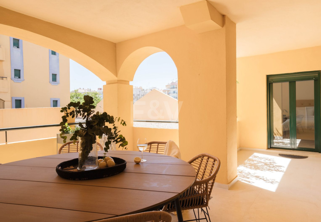 Elegant 4 sovrum lägenhet nära stranden