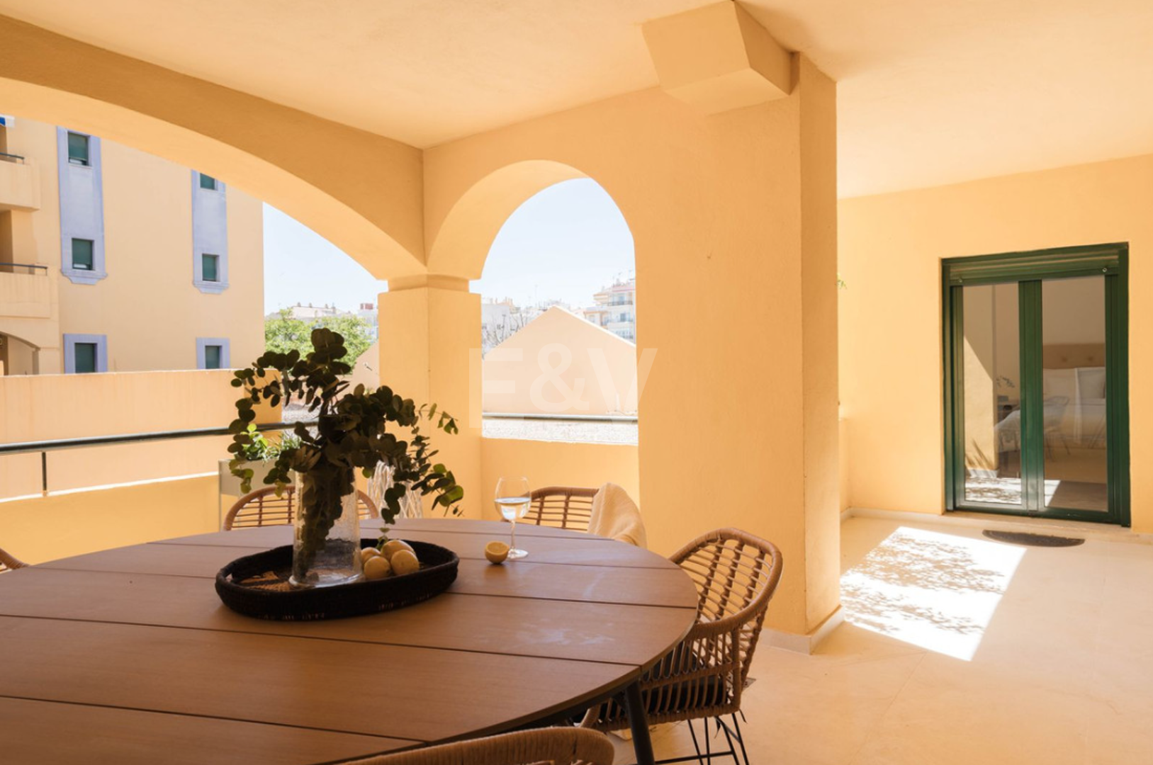 Elegant 4 sovrum lägenhet nära stranden