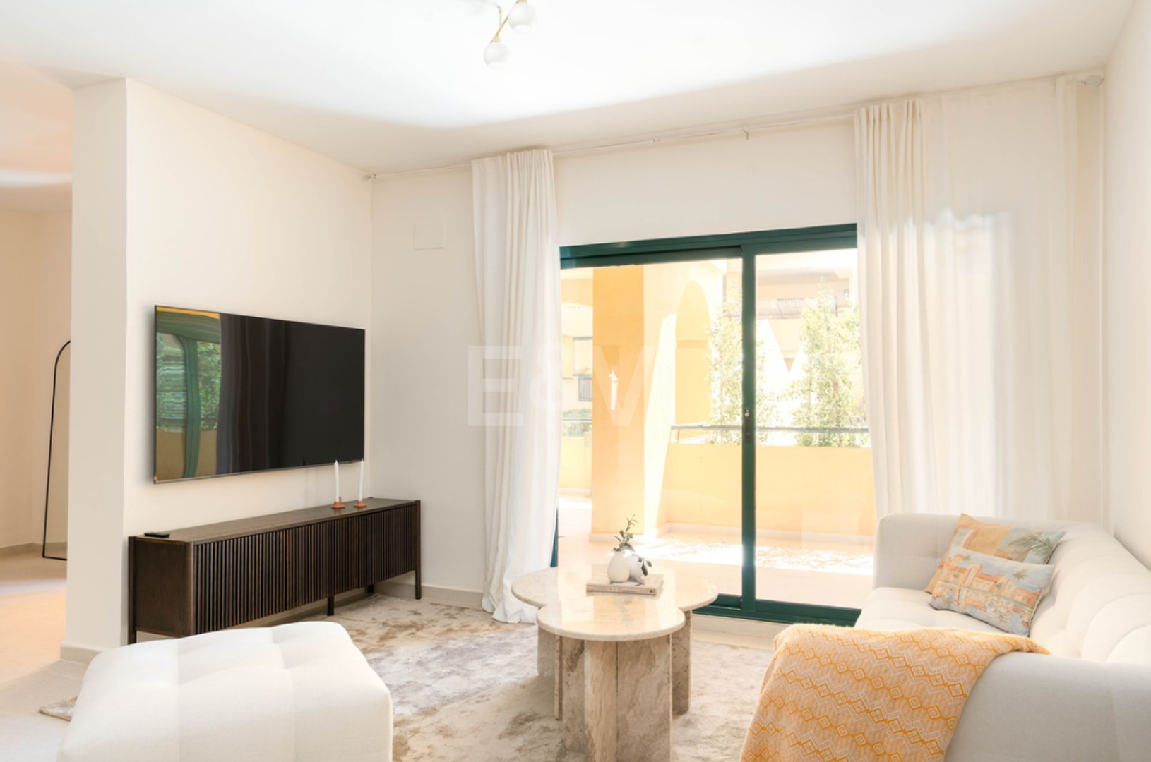 Elegant 4 sovrum lägenhet nära stranden