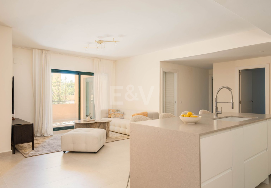 Elegant 4 sovrum lägenhet nära stranden