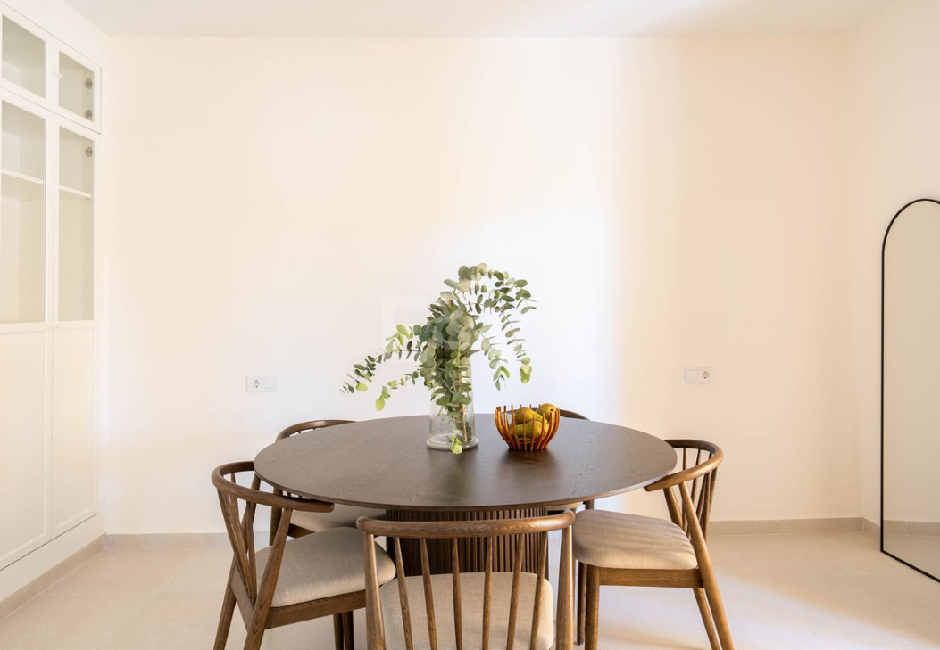 Elegant 4 sovrum lägenhet nära stranden