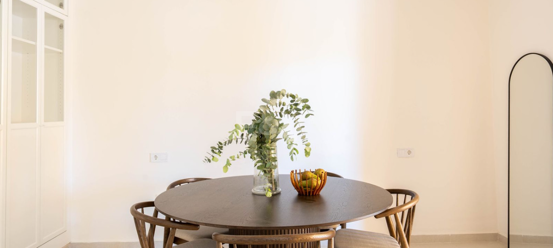 Elegant 4-bedroom apartment close to the beach