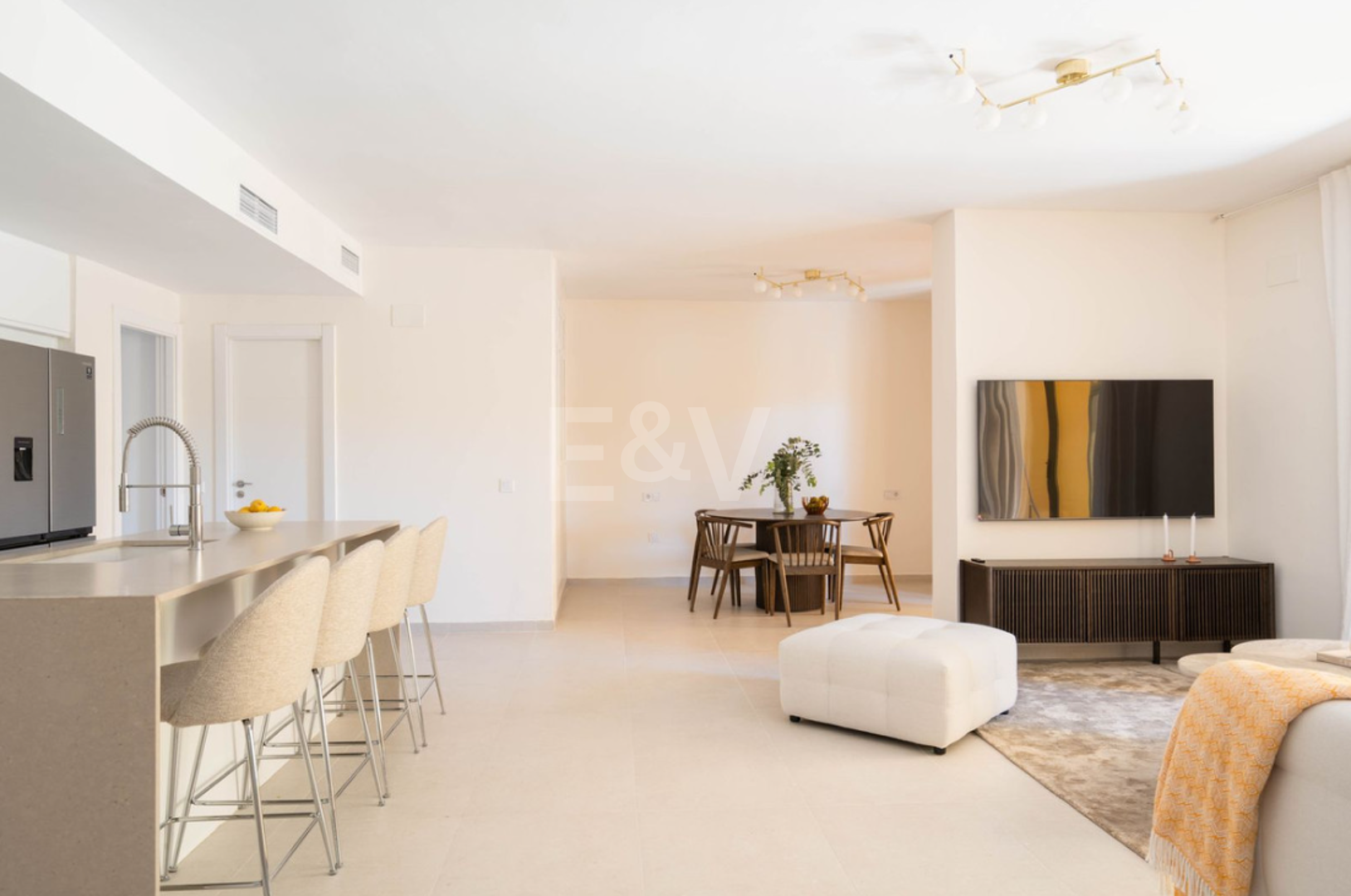 Elegant 4 sovrum lägenhet nära stranden